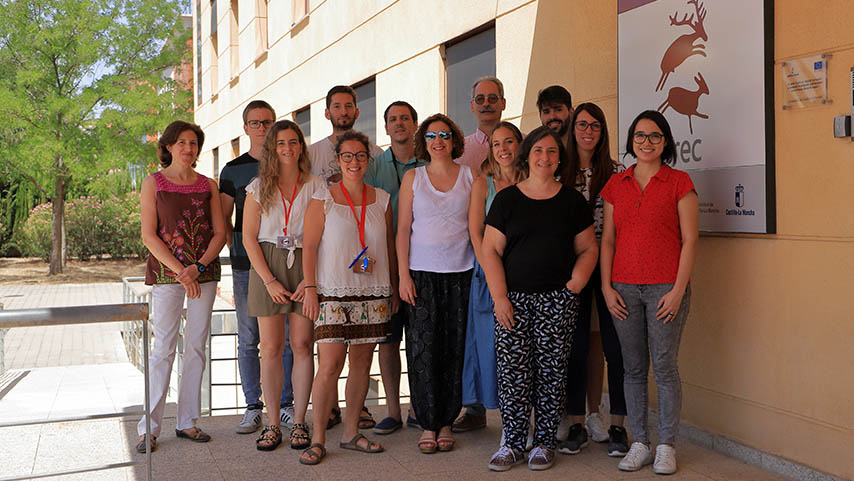 José de la Fuente y María Villar, expertos mundiales en investigación en garrapatas.