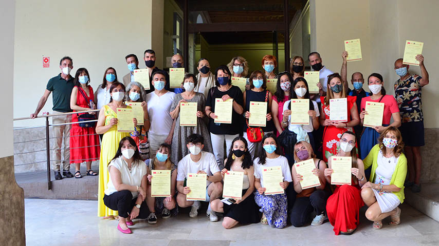 Estudiantes con diplomas de superación del Curso Sefarad 2021.