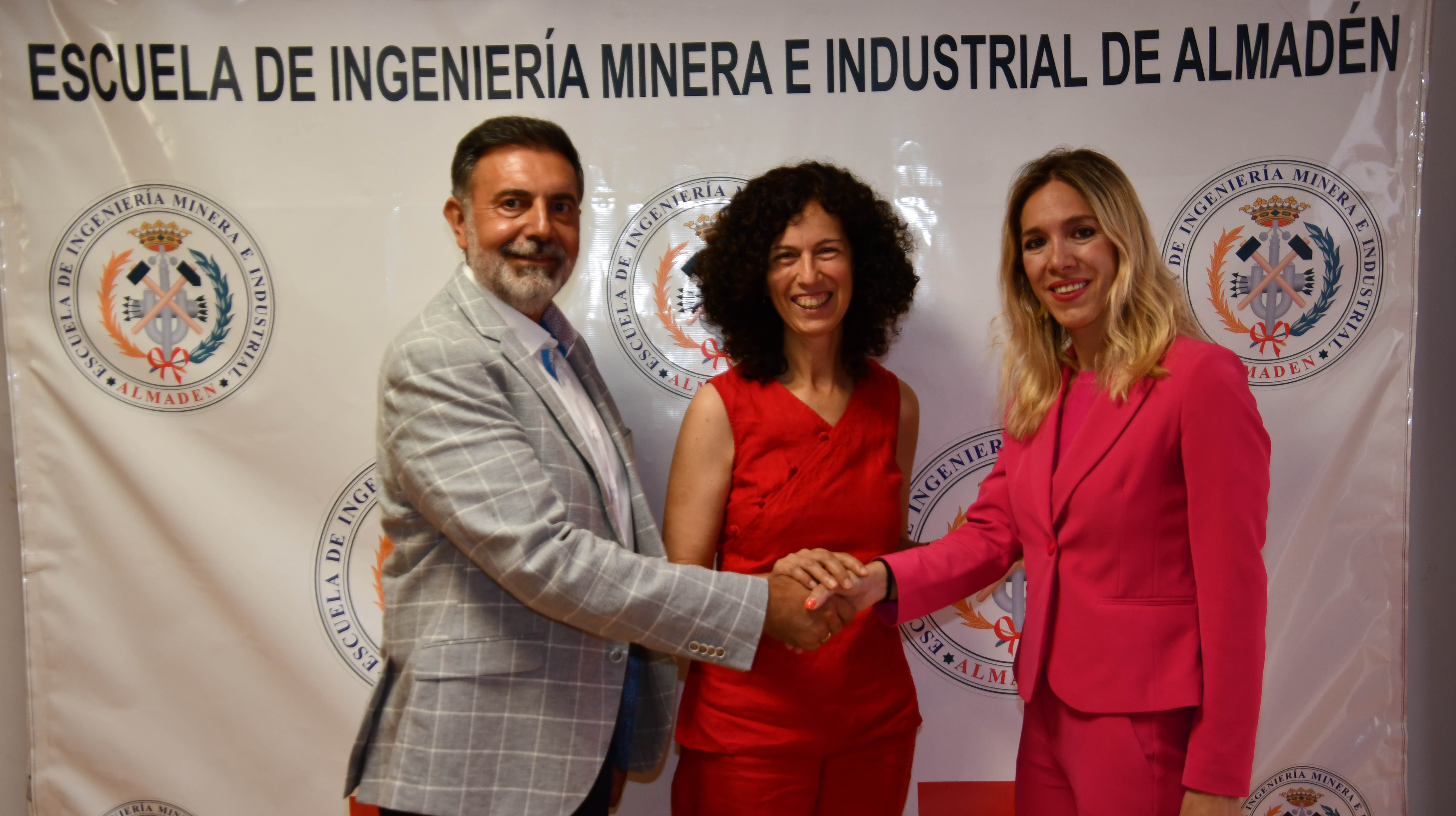 Convenio de colaboración entre la EIMIA y AMINER.