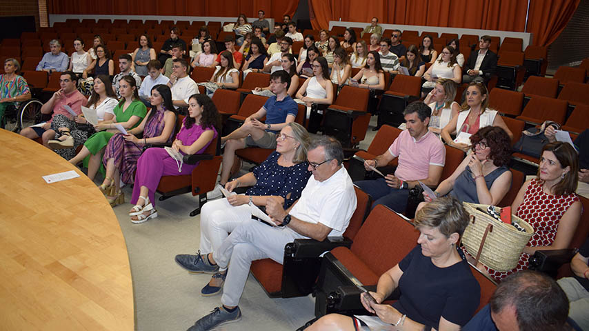 Primer acto reconocimientos mentores y alumna premiada