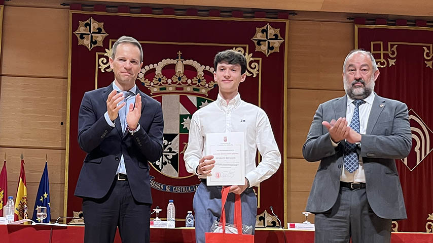 Guillermo Gómez-Lorente, flanqueado por Ricardo Cuevas y Julián Garde