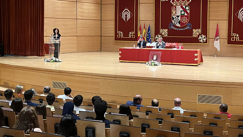 Panorámica del Paraninfo Luis Arroyo durante el acto de reconocimiento a los mejores de la EvAU y las olimpiadas