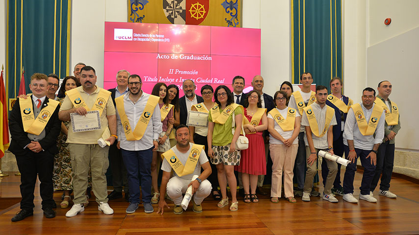 Acto de graduación de la I promoción del curso Incluye e Inserta Ciudad Real en la en la especialidad de ‘Actividades auxiliares en entornos públicos’.