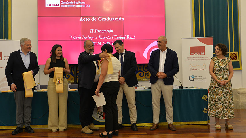 Acto de graduación de la I promoción del curso Incluye e Inserta Ciudad Real en la en la especialidad de ‘Actividades auxiliares en entornos públicos’.