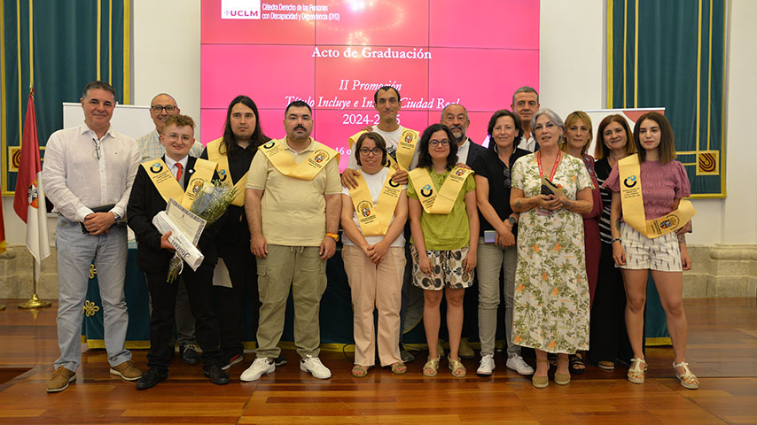 Acto de graduación de la I promoción del curso Incluye e Inserta Ciudad Real en la en la especialidad de ‘Actividades auxiliares en entornos públicos’.