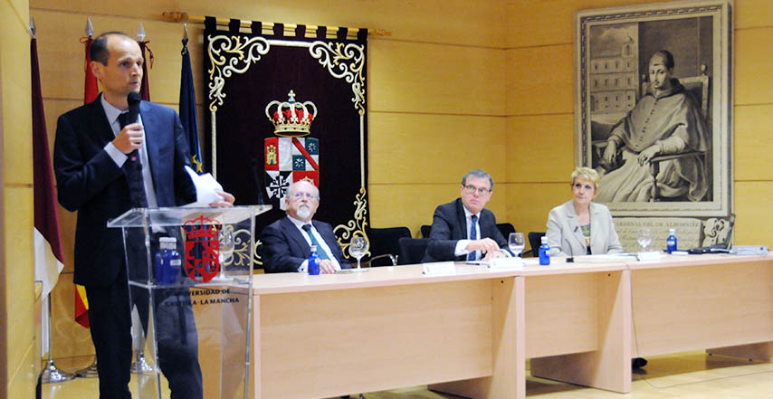 El homenaje al profesor Cerrillo se celebró en el Campus de Cuenca