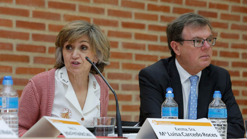 El Rector y la Ministra de Sanidad, Consumo y Bienestar Social