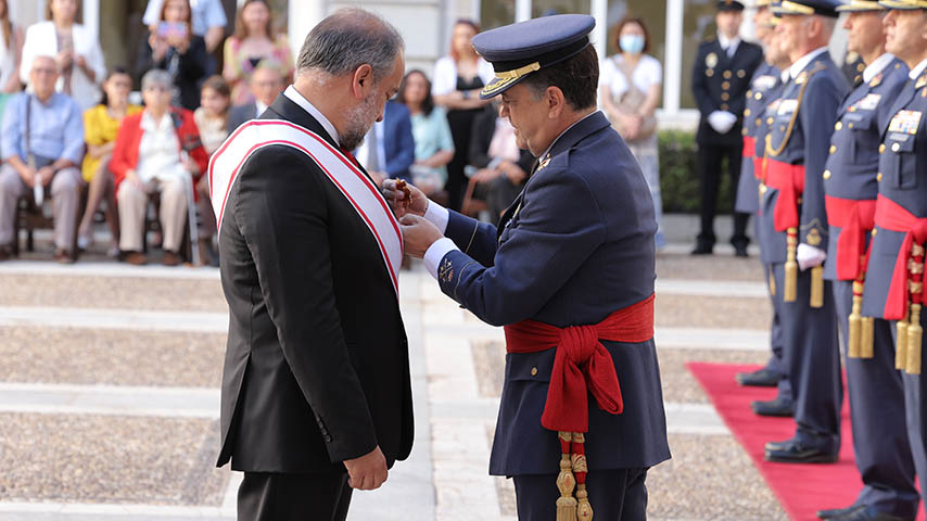 Imposición de condecoraciones del JEMA.
