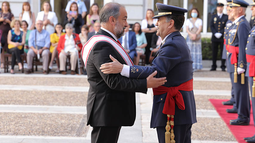 Imposición de condecoraciones del JEMA.