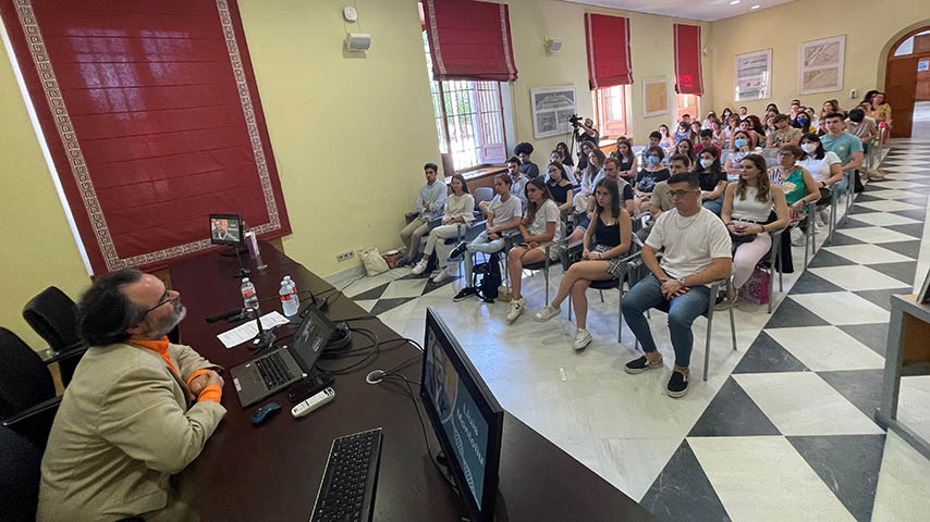 Lluis Montoliu en el Campus de Toledo.