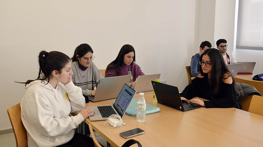 La UCLM convoca 28 becas de excelencia para estudiantes de másteres oficiales en el curso 2024-2025
