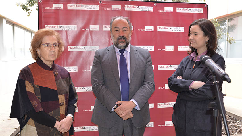 Margarita del Val imparte una conferencia en Medicina de Ciudad Real.