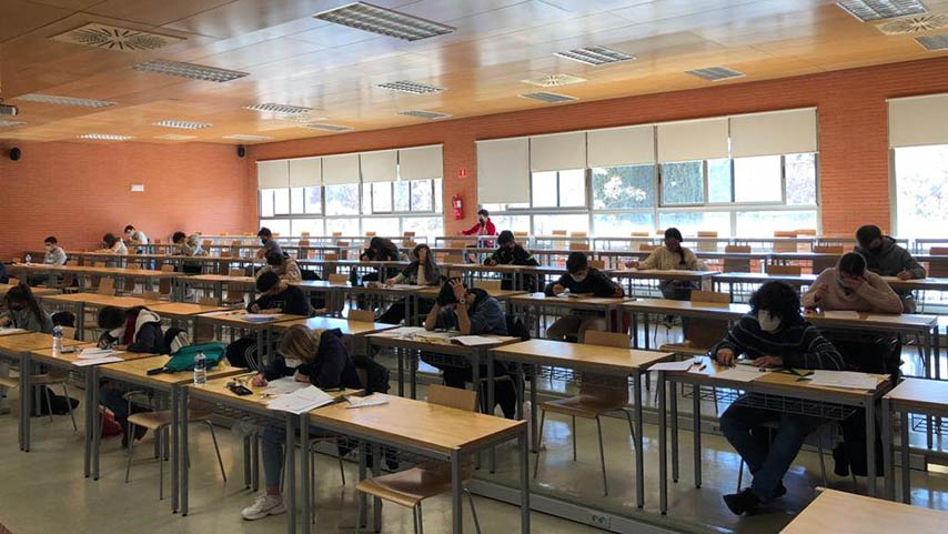 Un momento de las pruebas de la Olimpiada Matemática 2022