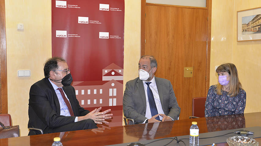 El secretario general de Instituciones Penitenciarias visita la Facultad de Derecho y Ciencias Sociales.