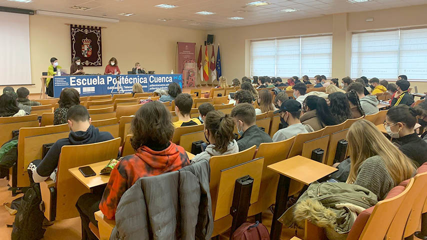 Público asistente a las jornadas de periodismo en Cuenca