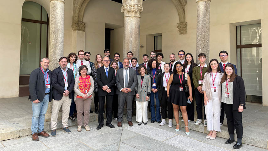 Asamblea de estudiantes del G-9 en el Campus de Toledo.