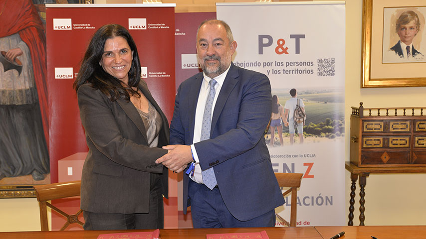 Firma del convenio para la creación del aula-empresa ‘Gen Z y despoblación’.
