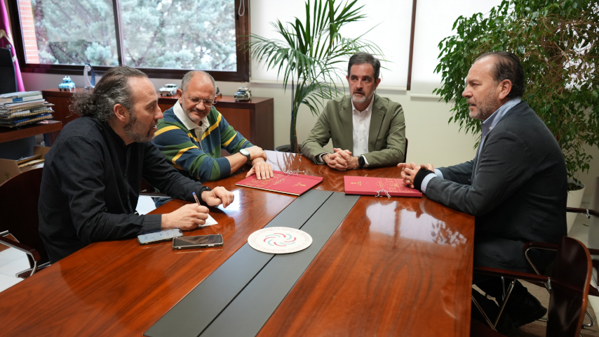 Escenificación del acuerdo entre la UCLM y el Club Deportivo Bushido