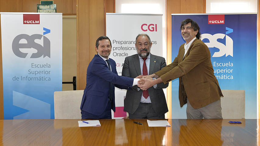 Firma del convenio para la renovación del Aula SMACT CGI-UCLM.