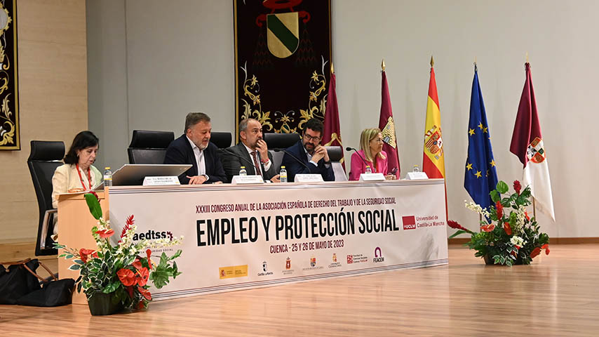 El Congreso -en el centro- ha inaugurado el congreso, que se presenta con el lema 