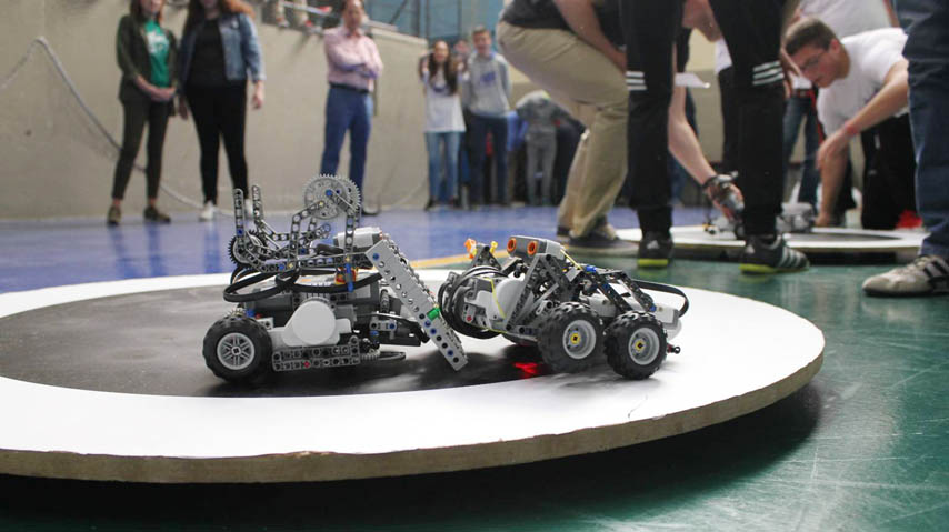 Competición de robots para alumnos de Secundaria.