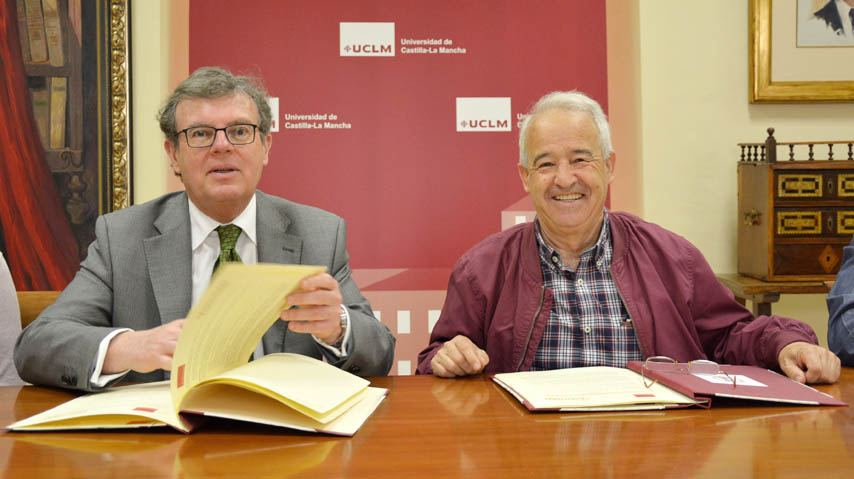 El rector y el presidente de SOLMAN firmaron el acuerdo en el Rectorado