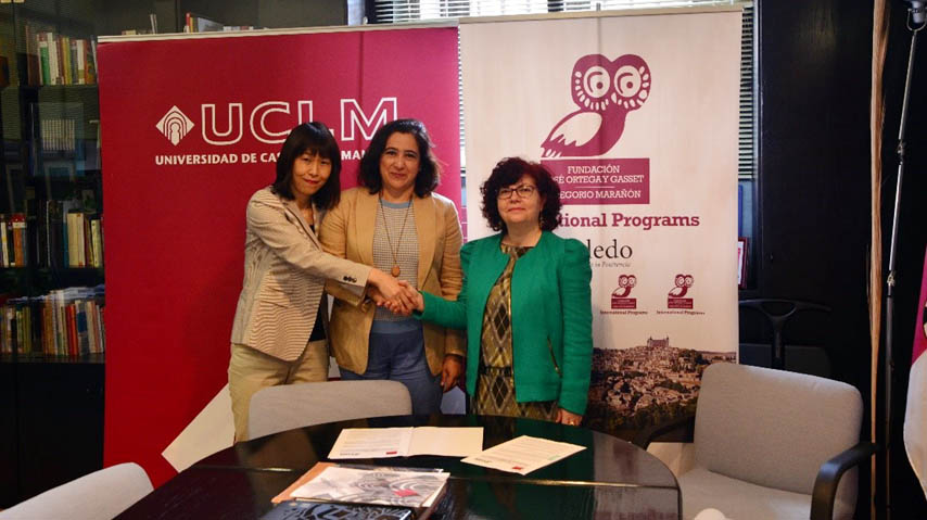 Firma del convenio entre la UCLM y la Fundación Ortega y Gasset.