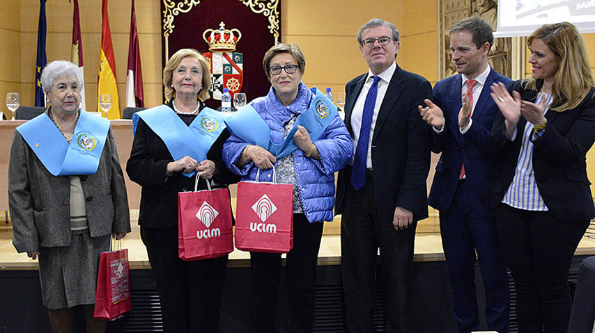 La UCLM homenajea a las creadores de las cartillas Micho.