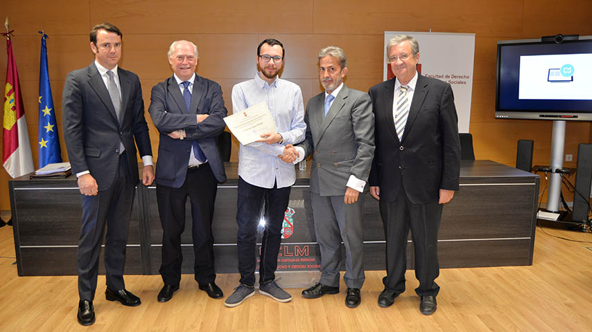 Premio extraordinario al mejor expediente del IV Máster de Acceso a la Abogacía de la UCLM.