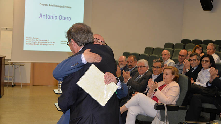 La UCLM homenajea a Antonio Otero