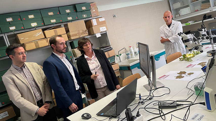 Visita a los laboratorios del ICAM.
