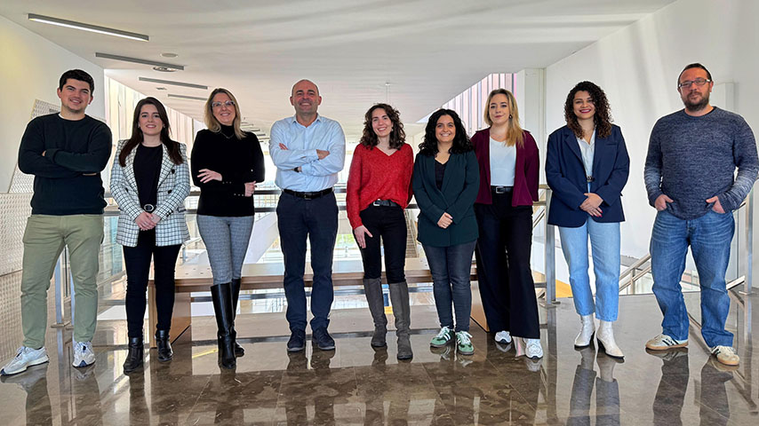Equipo del Laboratorio de Neuroplasticidad y Neurodegeneración de la UCLM, con la investigadora Carmen Soriano Herrador (tercera desde la derecha)