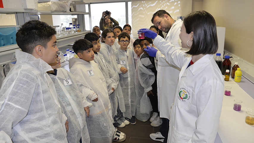 Jornada de puertas abiertas del IRICA a estudiantes de Educación Primaria.
