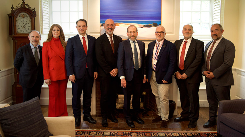 El presidente de Harvard recibe a la delegación de universidades españolas