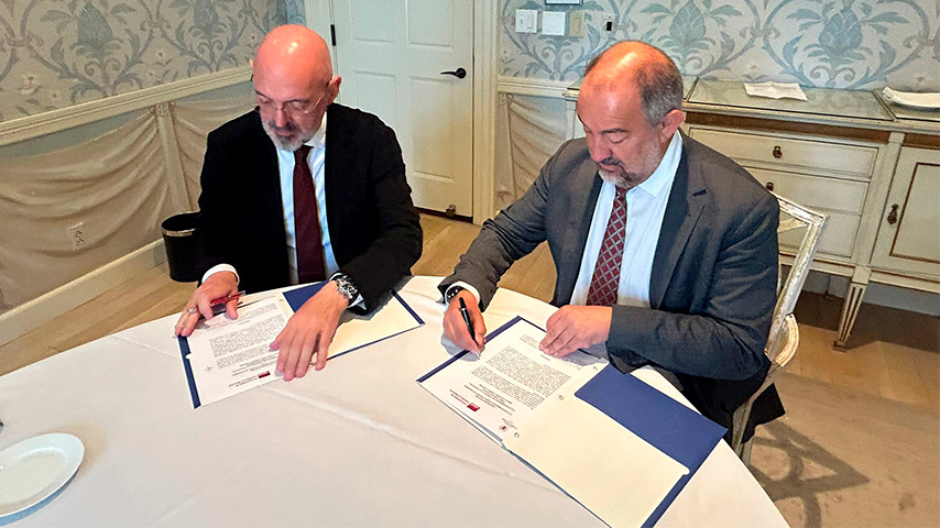 Firma del convenio de la UCLM y la Universidad Complutense de Madrid para la incorporación al Real Colegio Complutense en la Universidad de Harvard (RCCHU) 