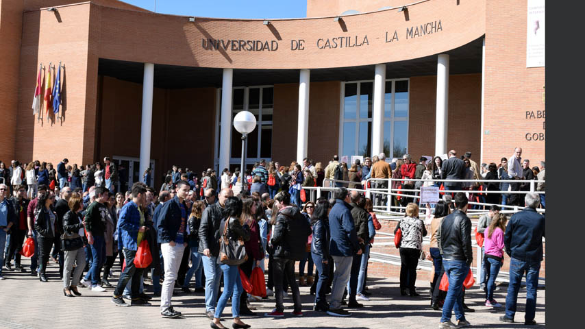 Participantes en la jornada de puertas abiertas en Albacete