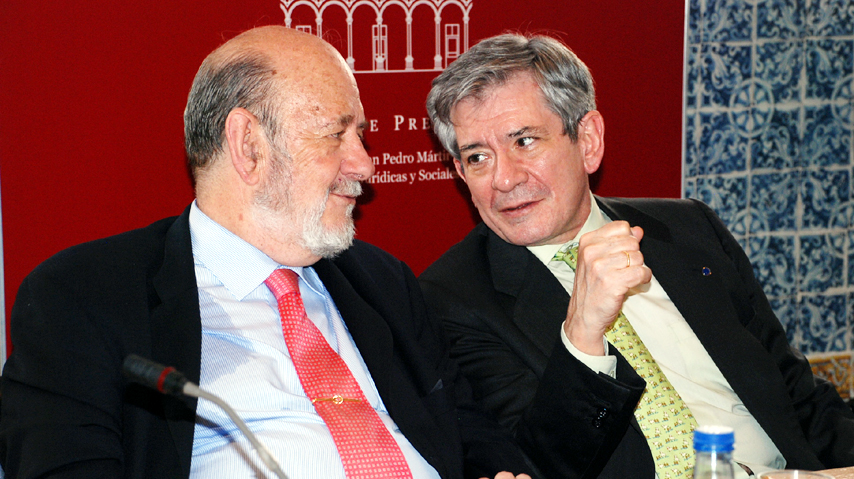 Enrique Barón -derecha-, junto a José María Gil-Robles, en una conferencia en Toledo