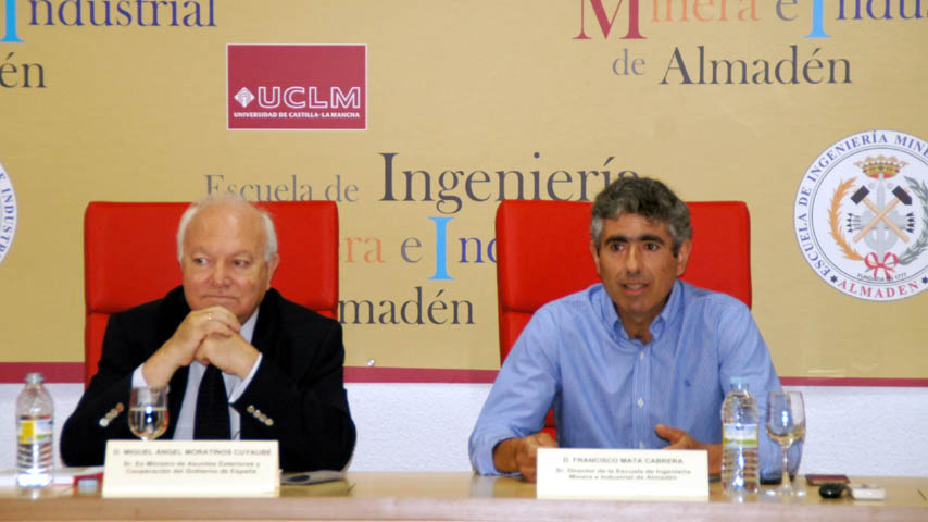 Conferencia de Miguel Ángel Moratinos en la EIMIA.