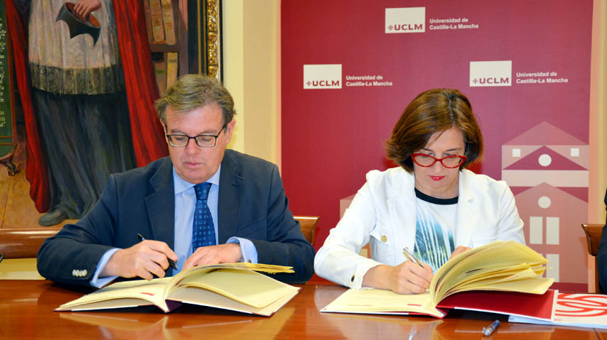 Firma del convenio UCLM y Fundación ONCE.