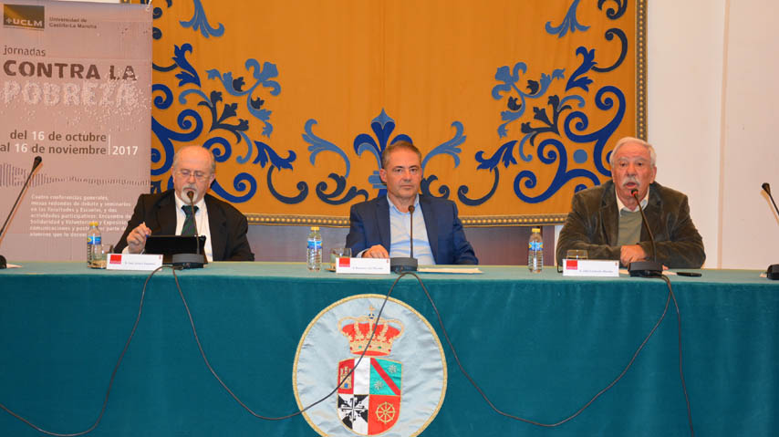 Conferencia de Julio Carabaña.
