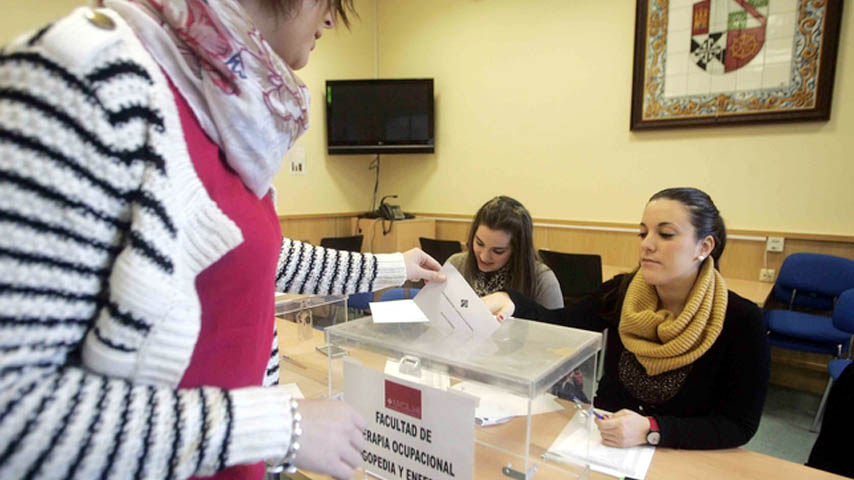 Imagen de archivo de una votación en la UCLM