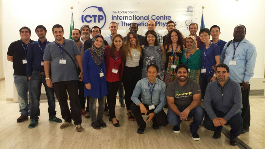 Foto de familia de alumnos y profesores de la escuela organizada por el Grupo ARCO en Italia