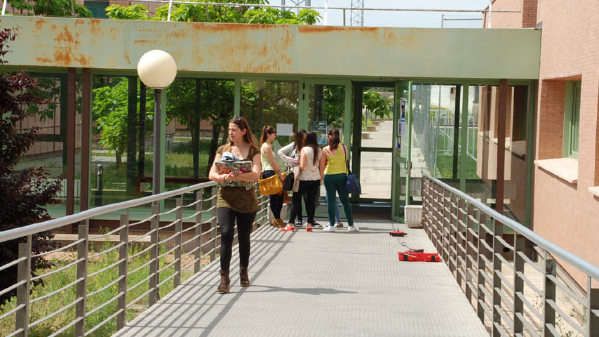 Alumnas en el Campus de Cuenca