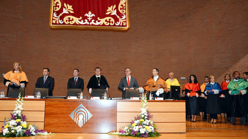 Distintos momentos del acto de apertura del curso