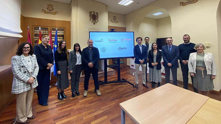 Firma de convenios para el Máster Dual en Alimentación.
