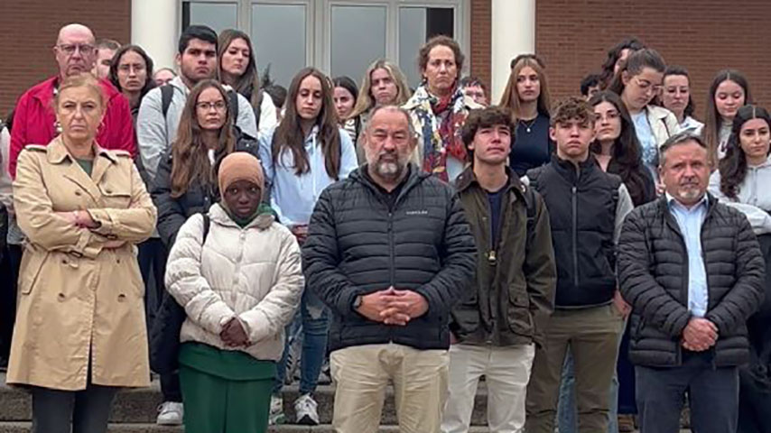 El rector, en el minuto de silencio en Albacete