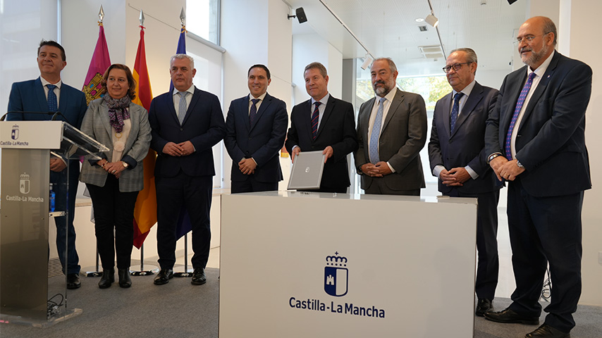 Firma del convenio del Máster en Gestión, Organización y Funcionamiento de las Entidades Locales.
