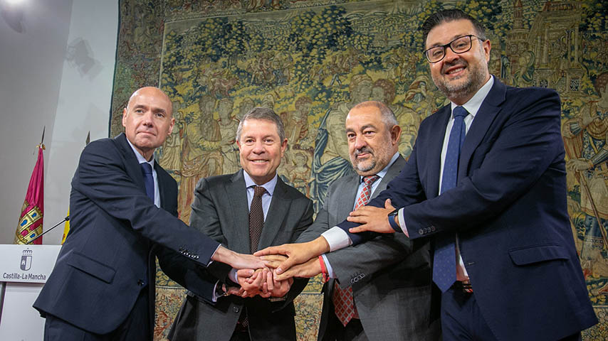 Firma del convenio 'Plan para el Desarrollo de Microcredenciales Universitarias'