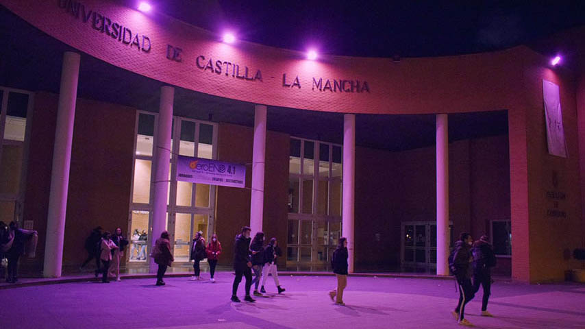 El Campus de Albacete, iluminado por el 25N