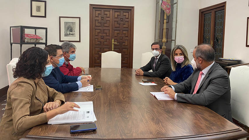 Alcaldesa de Toledo, rector UCLM y otros responsables de ambas instituciones.